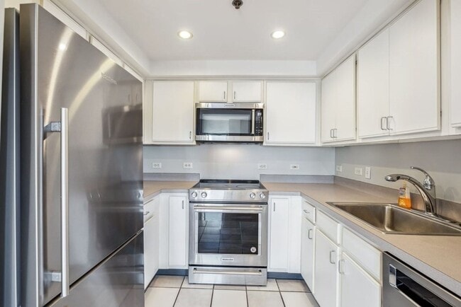 Building Photo - No Brokers Fee, Central Kenmore Sq. Location, Large Unut, Stainless Steel Kitchen Appliances