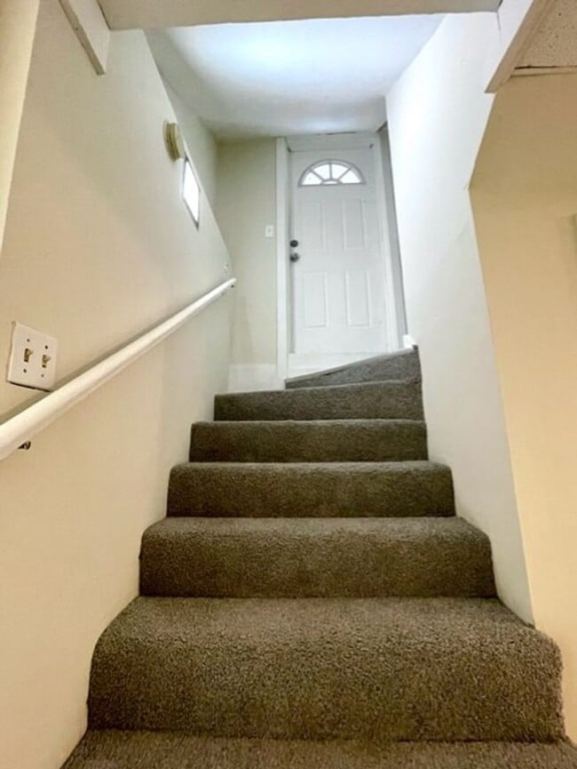 Photo - 1 Bedroom Apartment Downtown w/ Bonus Room - Utilities Included! Unit D