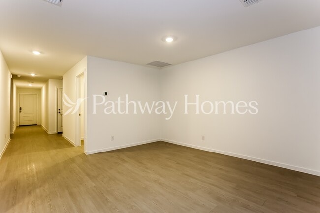 Photo - 1533 Lanner Mdws Ln