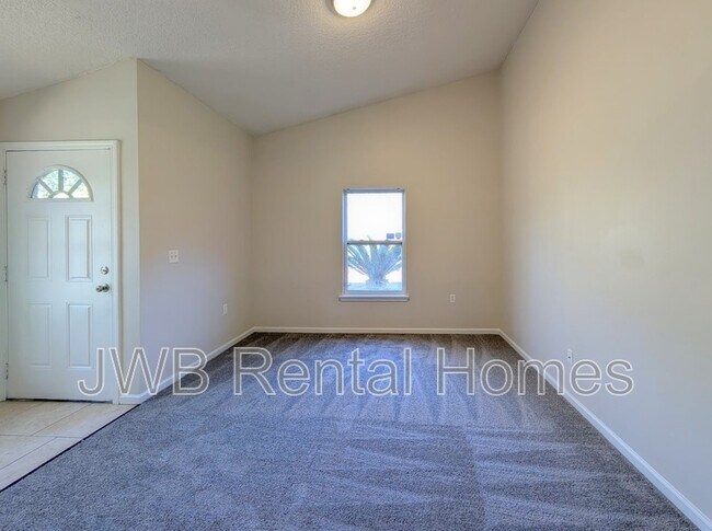 Photo - 8542 Maple St