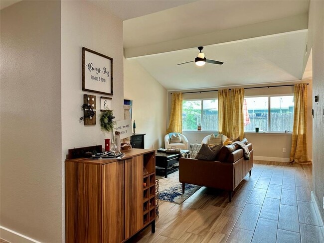 Photo - 2715 Alderwood Dr