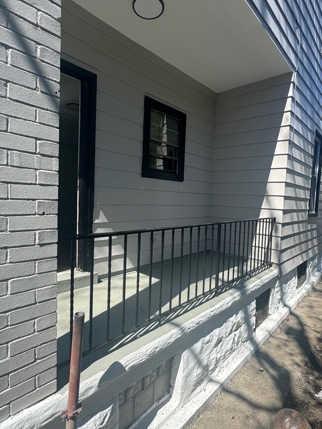 Photo - 6440 Dean St