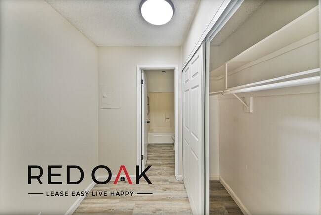 Photo - ~1 Month FREE~ Spacious Studio Drenched in... Unidad 206