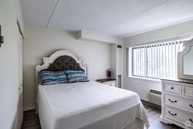 2BR, 1BA - 1195SF - Bedroom #1