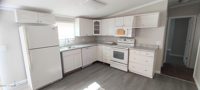 Photo - 6 Hickory Hill Rd