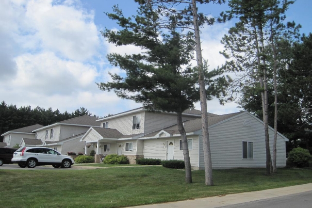 Manitou Woods - Manitou Woods Apartments