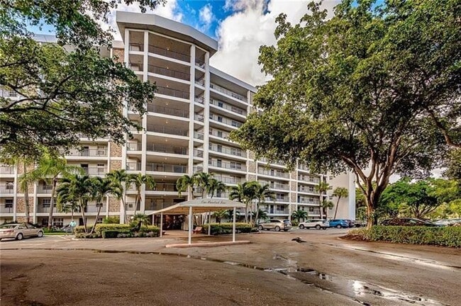 Photo - 625 Oaks Dr Unidad 503 Rental