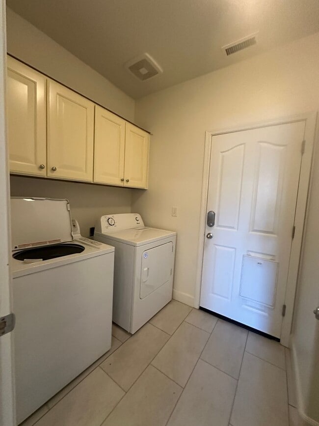 Photo - 3 bedroom, 2 bath home with office for rent in Reno, $2500 per month