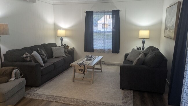 Photo - 3 Bedroom home with 2 car detached garage