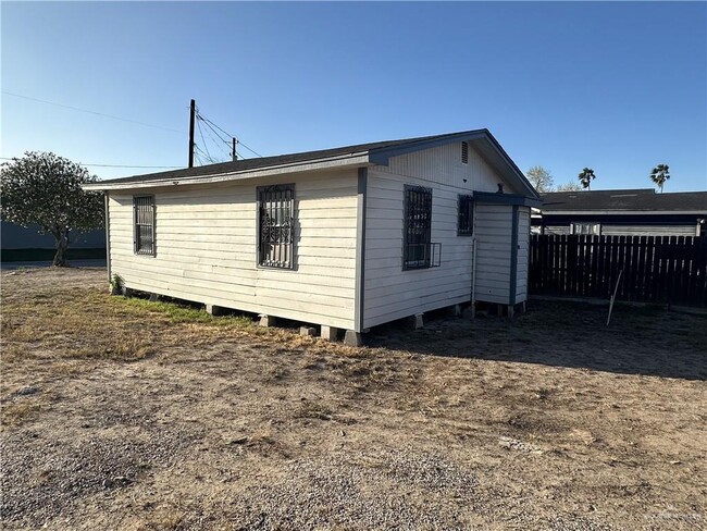 Photo - 9 N Cantu St