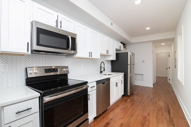 Photo - 3035 W Diamond St Unit 2