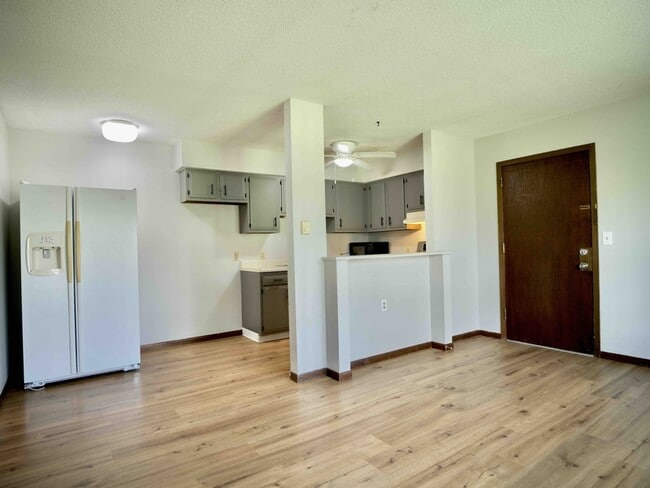 Building Photo - 302 Franke St