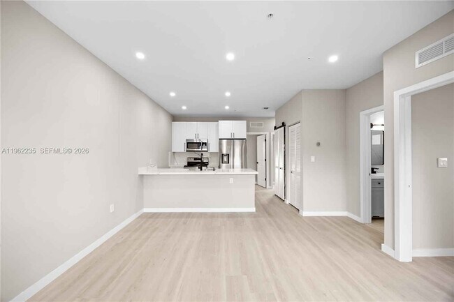 Photo - 630 NE 166th St Unit 3