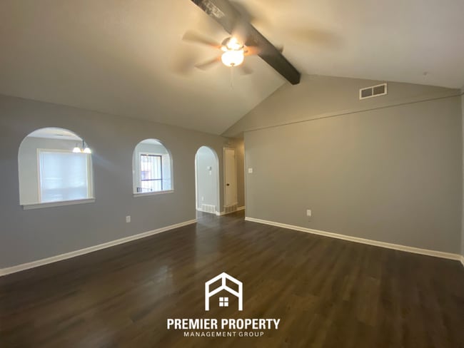 Photo - 4453 Kerwin Dr