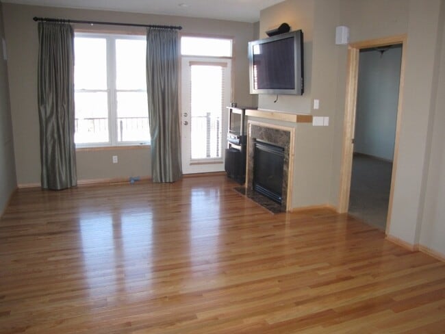 Photo - 3BR/2.5BA Beautiful END UNIT Townhome in Dancing Waters- Available Now!
