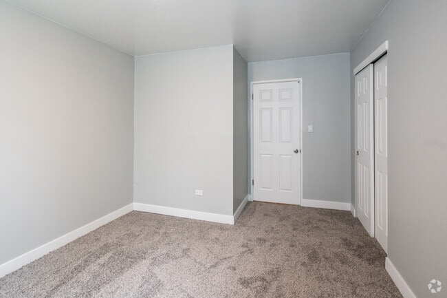 2 BR, 1 BA - 875 SF