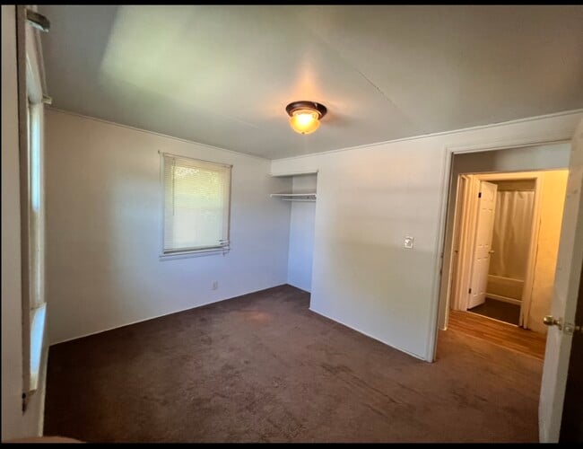 Photo - 102 Flower St
