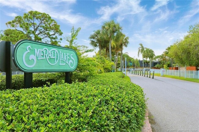 Building Photo - 5662 SE Windsong Ln