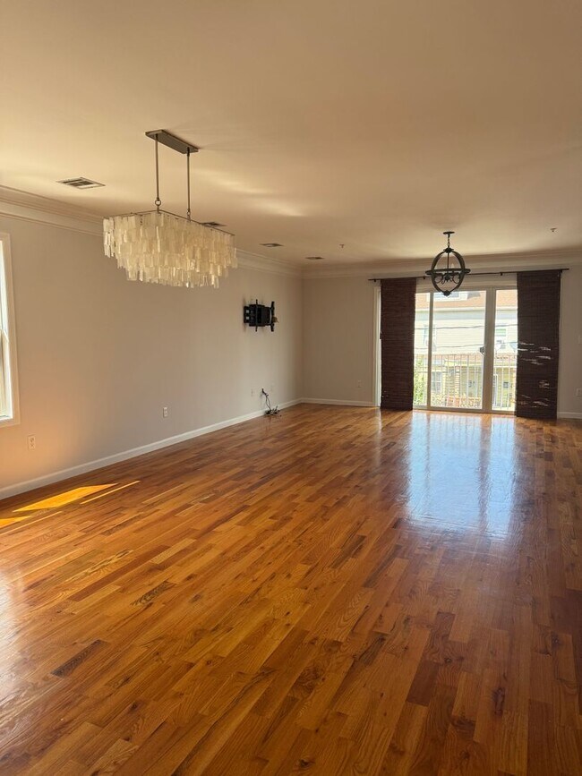 Building Photo - 145-147-147 Clifford St Unit 3FL Rental
