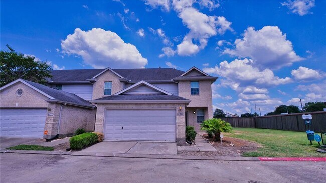 Photo - 2931 Meadowglen Cove Rental