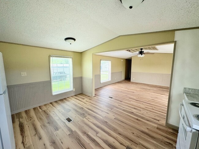Photo - 534 SE 650th Rd