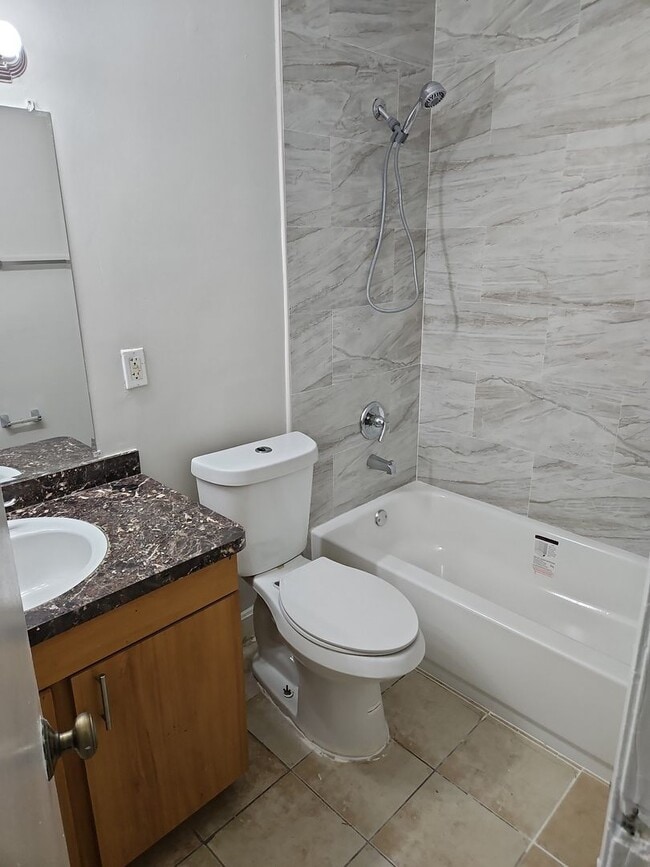 Photo - Pretty 1/1 in Gated Community w/Awesome Am...