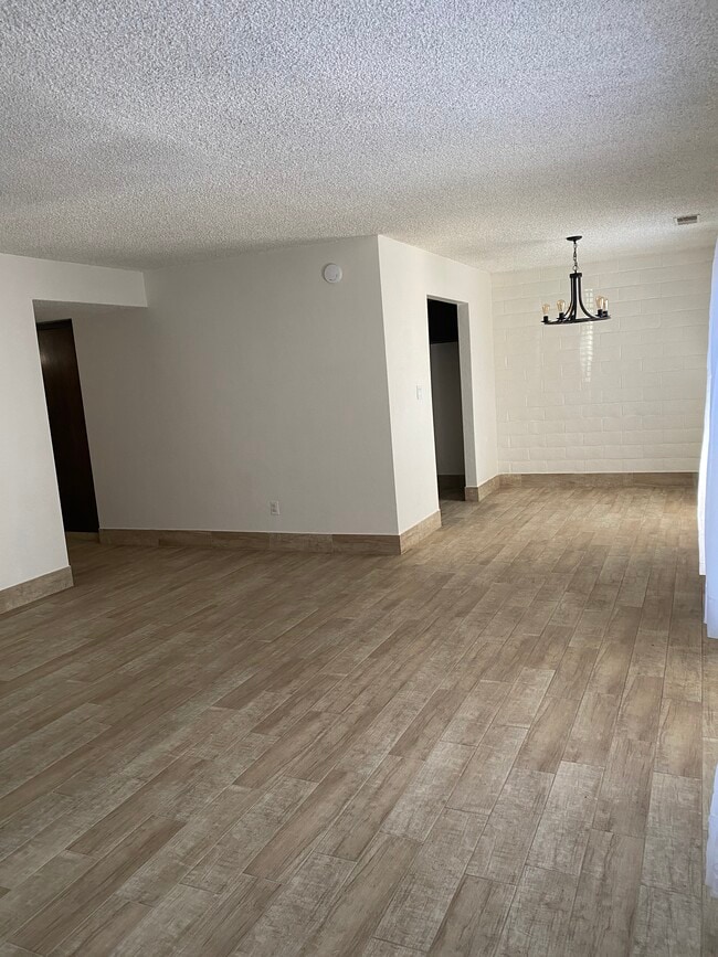 Sala de estar/comedor - 742 Theta Cir Unidad 742 Theta Circle #1