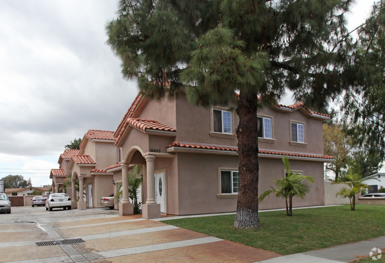 Photo - 16603-16613 Indiana Ave