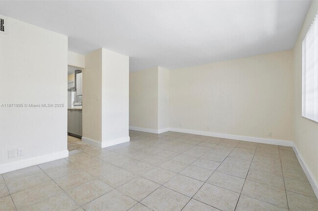 Photo - 1715 N 16th Ave Unit 202