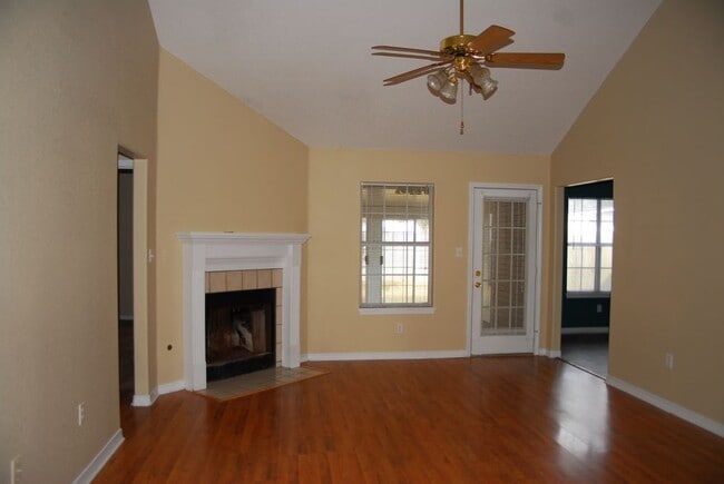 Photo - 14486 Williamsburg Dr