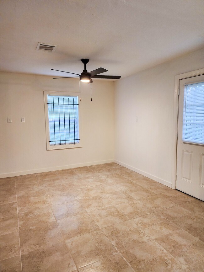 Photo - 5309 Ricky St