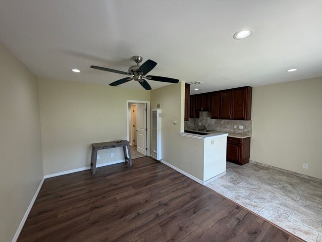 Photo - 2227 E Westport Dr Unidad 2