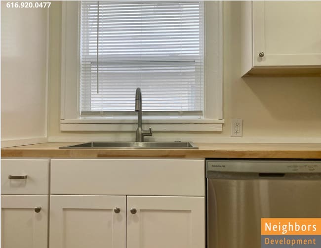 Photo - 1139 Walker Ave NW