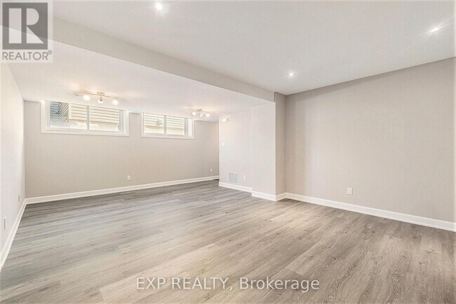 Photo - 1216 Montblanc Cres