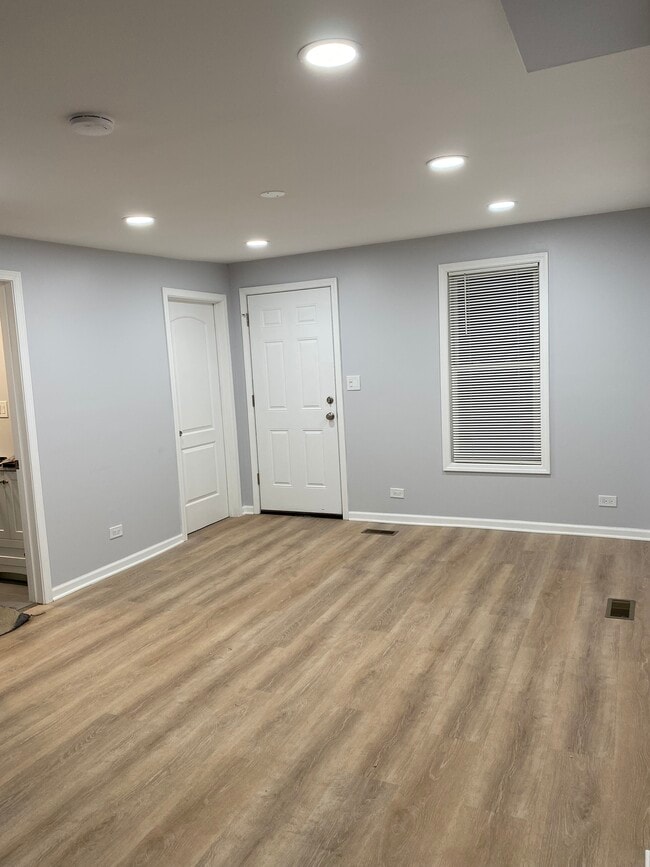 Living Room - 1026 W 20th Pl Apartments Unit 1R