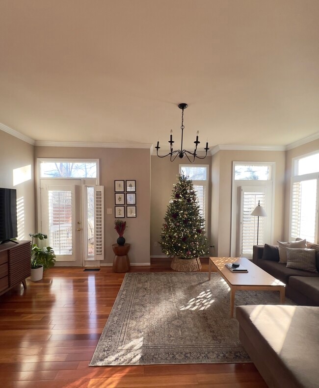 Building Photo - 111 E Colonial Dr