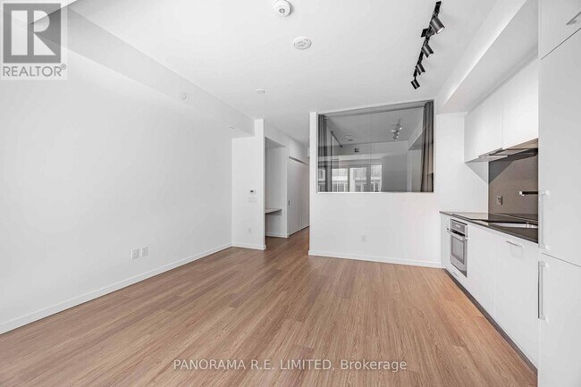 Photo - 689 The Queensway Unit 305
