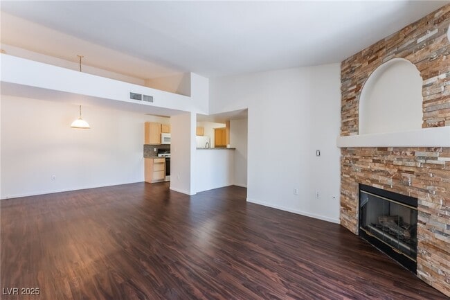 Building Photo - 950 Seven Hills Dr Unit 524