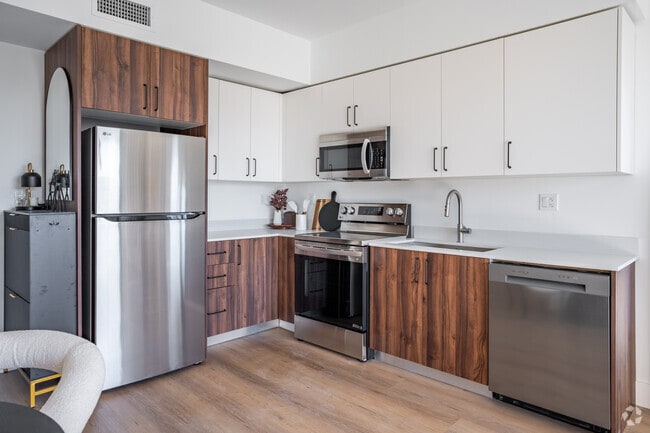 1BR, 1BA - 632SF - Kitchen - Aventura Quattro