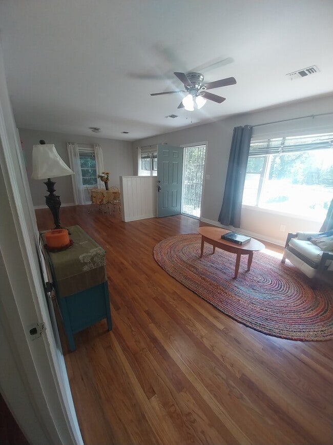 Photo - 1428 Charlotte St