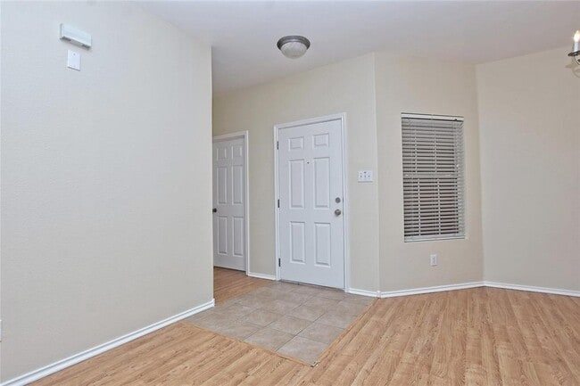 Photo - 401 Bandara Woods Blvd