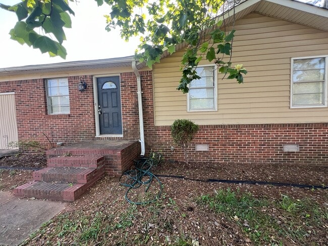 Photo - 1905 Priscilla Ln NW