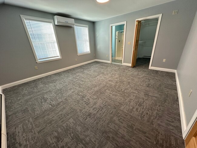 Building Photo - 524 W River Rd Unit 3