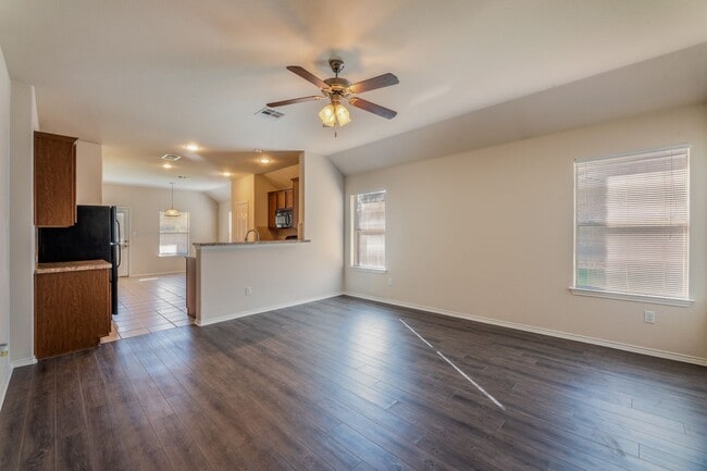 Photo - 3 bedroom, 2 bathroom Leander home that backs greenbelt!!