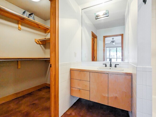 Photo - 444 Oxford St