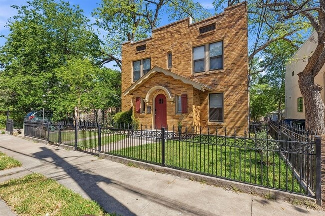 Photo - 804 Rutherford Pl