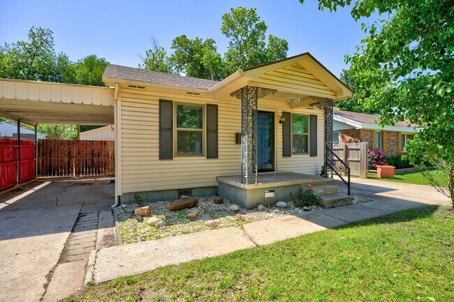 4909 N College - 4909 N College House