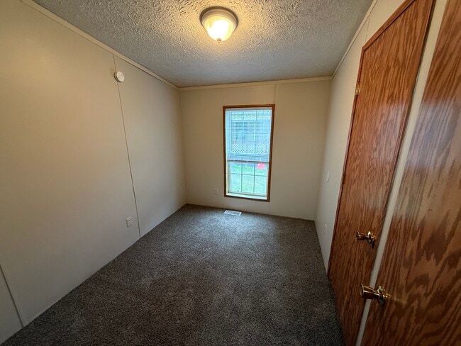 Photo - 285 E Birdsall Dr