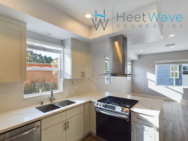 Photo - REZKO - E Street Unidad 2788