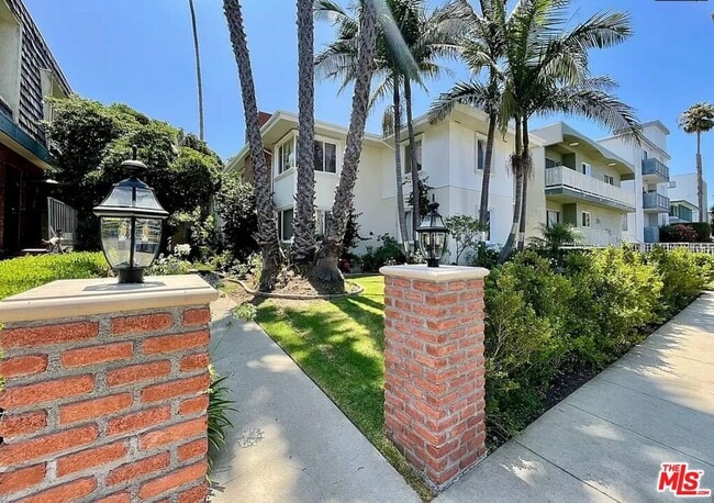 Building Photo - 938 6th St Unit 7 Rental